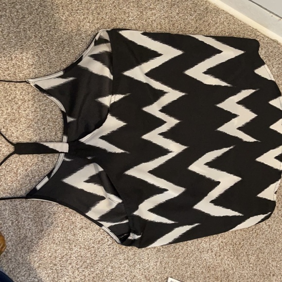 Razor back tank top - Picture 3 of 3